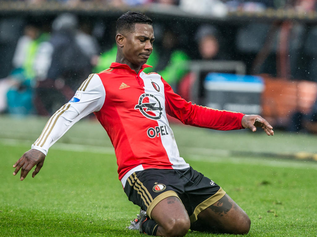 De teleurstelling is op het gezicht van Eljero Elia af te lezen tijdens het competitieduel van Feyenoord met ADO Den Haag. (31-01-2016) De teleurstelling is op het gezicht van Eljero Elia af te lezen tijdens het competitieduel van Feyenoord met ADO Den Haag. (31-01-2016)