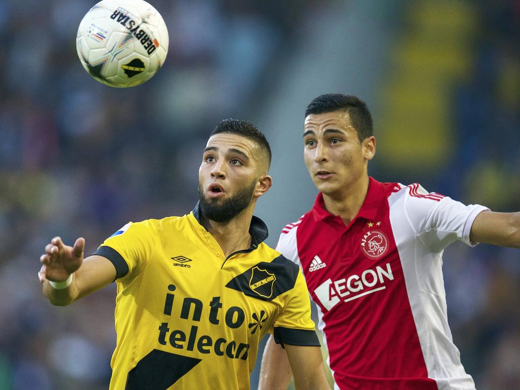 Anwar El Ghazi (r.) en Adnane Tighadouini staren na de bal tijdens het competitieduel NAC Breda - Ajax. (27-09-2014)