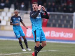 Tomáš Necid baalt van een gemiste kans voor Bursaspor in de Turkse beker tegen Aydinspor. (22-12-2016)