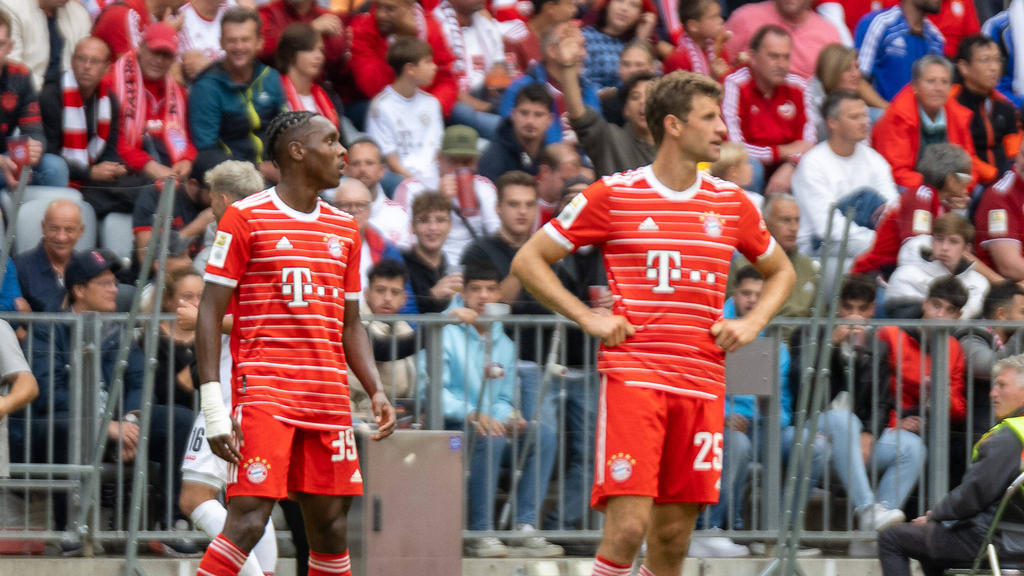 Der 17 Jahre alte Mathys Tel (l.) traf für den FC Bayern