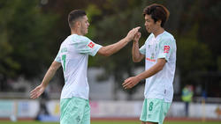 Milot Rashica (l.) und Yuya Osako bleiben in Bremen