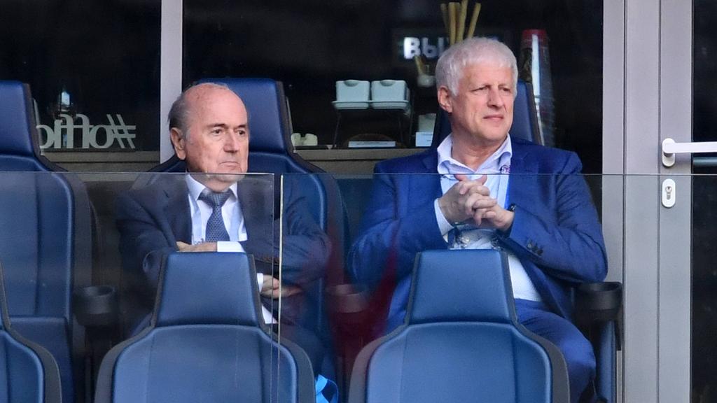 Sperre gegen Blatter (li.) wurde verlängert Sperre gegen Blatter (li.) wurde verlängert