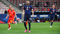 Benzema falló un penalti en su vuelta con Francia.