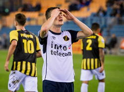 Erik Falkenburg mist een penalty tegen Vitesse en mist daarmee ook de kans om NAC Breda naar een 1-1 tussenstand te tillen. (25-10-2014)