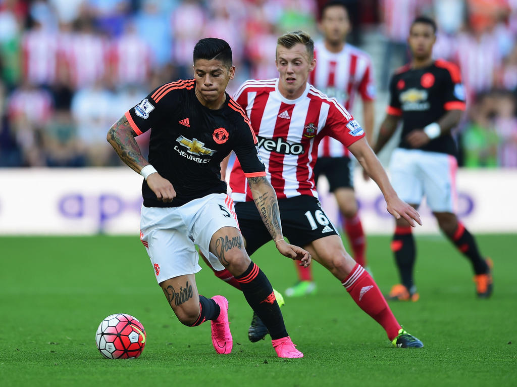 Marcos Rojo (l.) will bei Manchester United bleiben