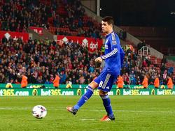 Oscar schiet raak vanaf elf meter tijdens het League Cup-duel Stoke City - Chelsea. (27-10-2015)