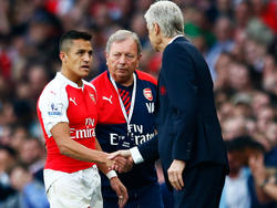 Arsène Wenger (r.) ist ein Fan von Alexis Sánchez
