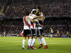 River Plate celebra la victoria ante sus aficionados. (Foto: Getty)