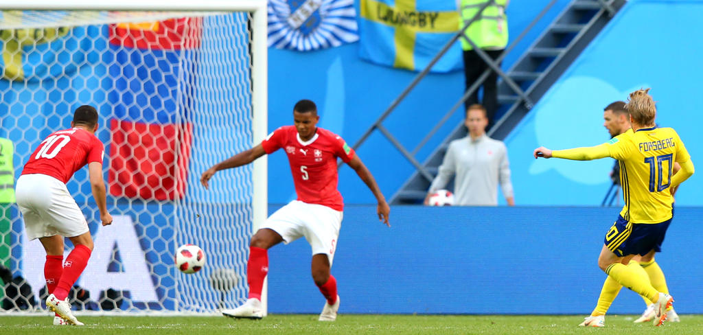 Forsberg schießt, Akanji fälscht ab - 1:0!