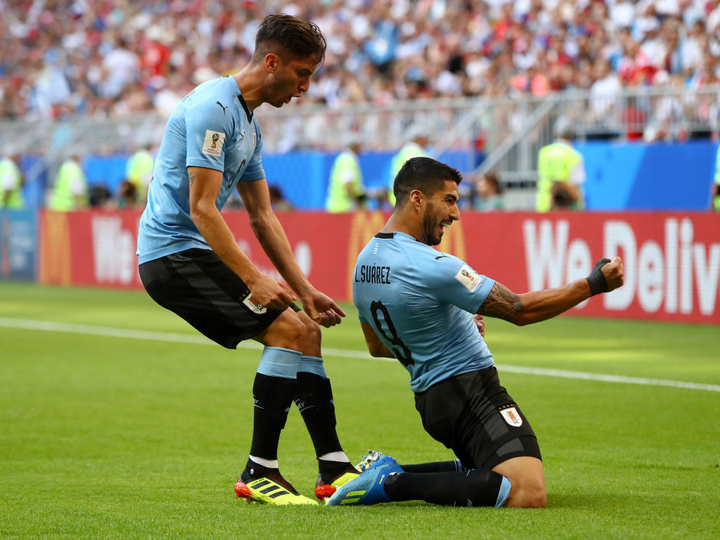 Нападение игроков команды. Уругвай Россия 25 июня 2018.