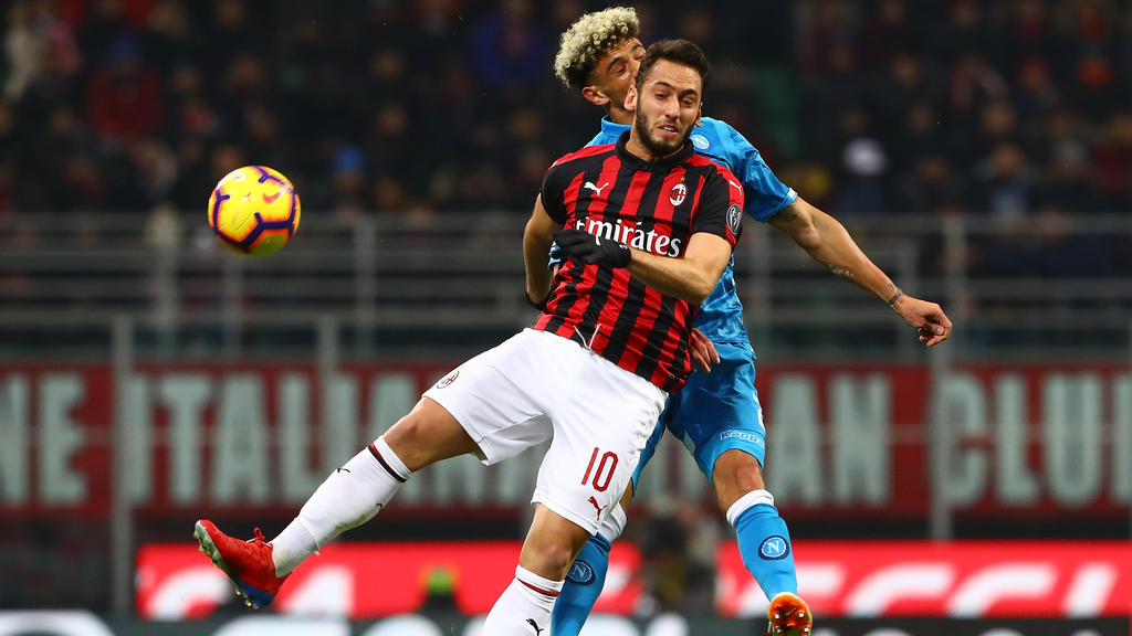 Hakan Calhanoglu und der AC Milan holten einen Punkt gegen Neapel