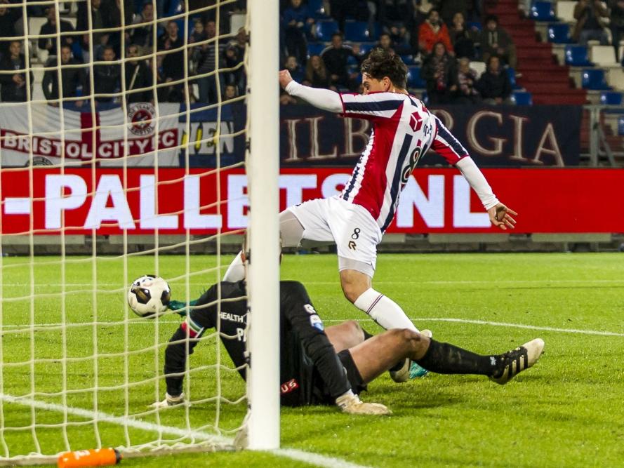 Thom Haye prikt de 1-0 binnen voor Willem II tegen FC Groningen. (29-10-2016)