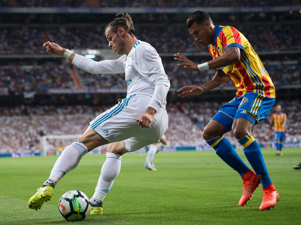Murillo (dcha.) tapa a Bale en el duelo ante el Madrid en el Bernabéu. (Foto: Getty)