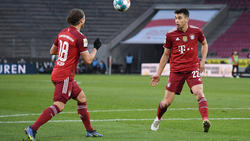 Marc Roca (r.) verlässt den FC Bayern