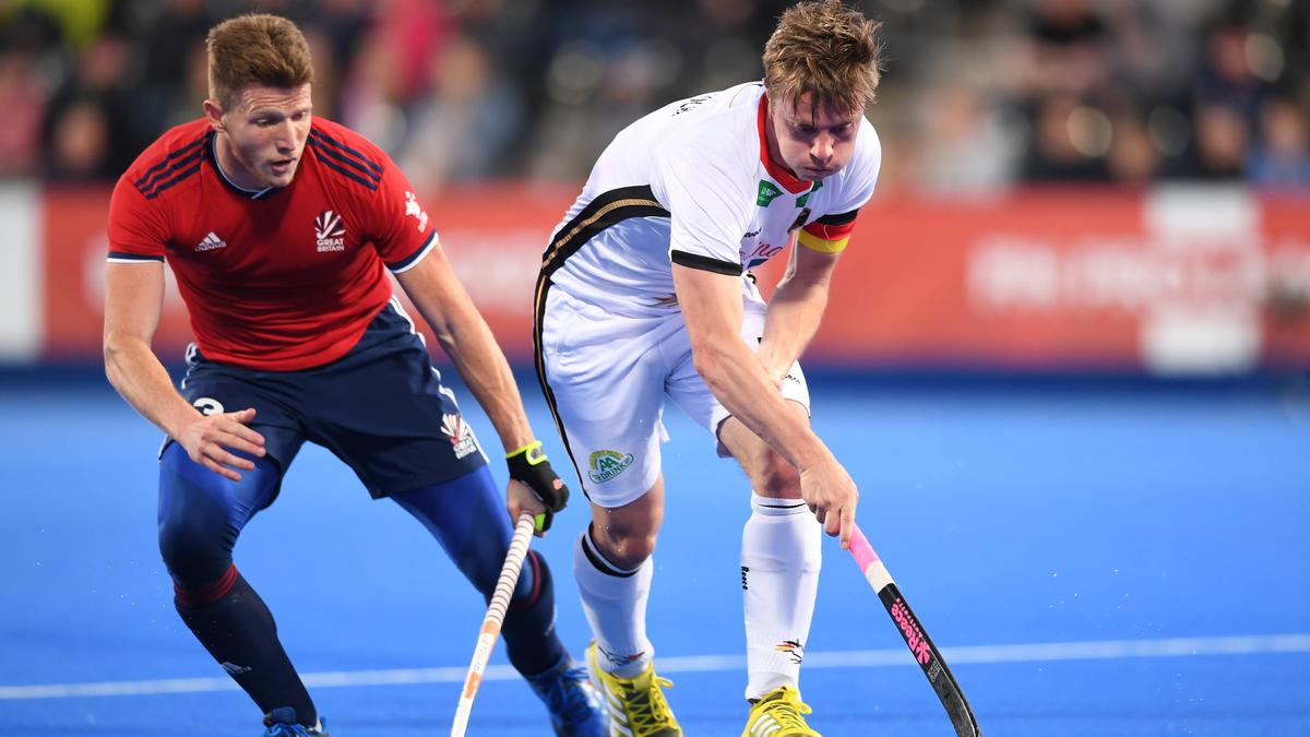 DHB-Kapitän Mats Grambusch (r) will bei WM in Indien die Regenbogenbinde tragen.
