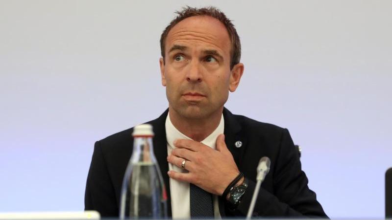 Alexander Jobst fürchtet nicht nur für den FC Schalke immense finanzielle Folgen Alexander Jobst fürchtet nicht nur für den FC Schalke immense finanzielle Folgen