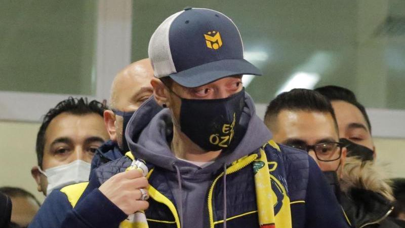 Mesut Özil ist bereits in der Türkei gelandet Mesut Özil ist bereits in der Türkei gelandet