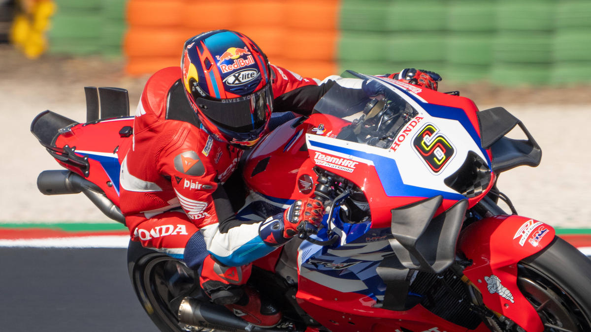 Stefan Bradl kommt nach dem Startcrash im MotoGP-Sprintrennen straffrei davon