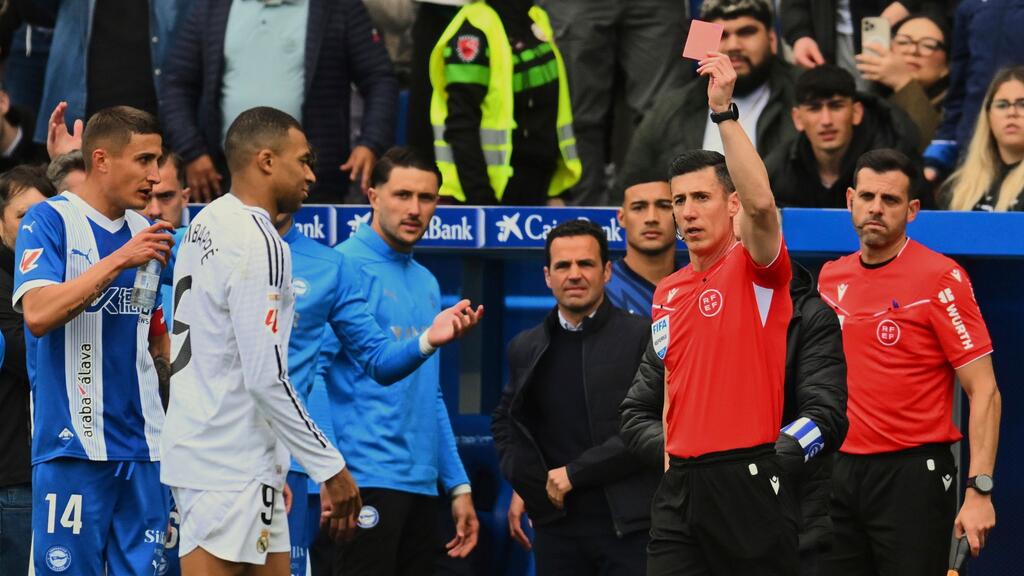 Kylian Mbappé verlor gegen Alavés komplett die Nerven Kylian Mbappé verlor gegen Alavés komplett die Nerven