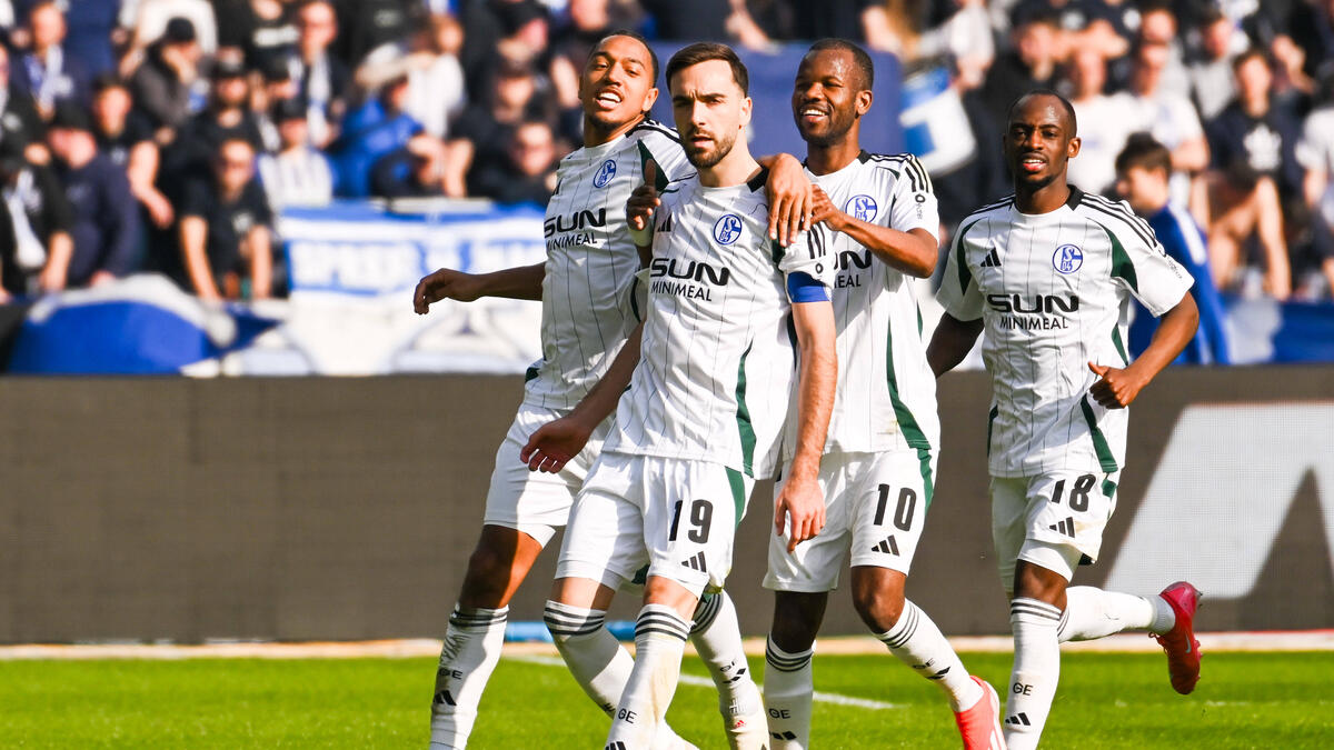 Pape Meissa Ba (2. v. r.) könnte den FC Schalke 04 schon bald verlassen