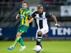 Heracles wint met 1-0 op ADO Den Haag. Lerin Duarte(r.) speelde zijn laatste wedstrijd als Heraclied. Na de wedstrijd werd bekend dat zijn transfer naar Ajax beklonken is. (31-08-2013)