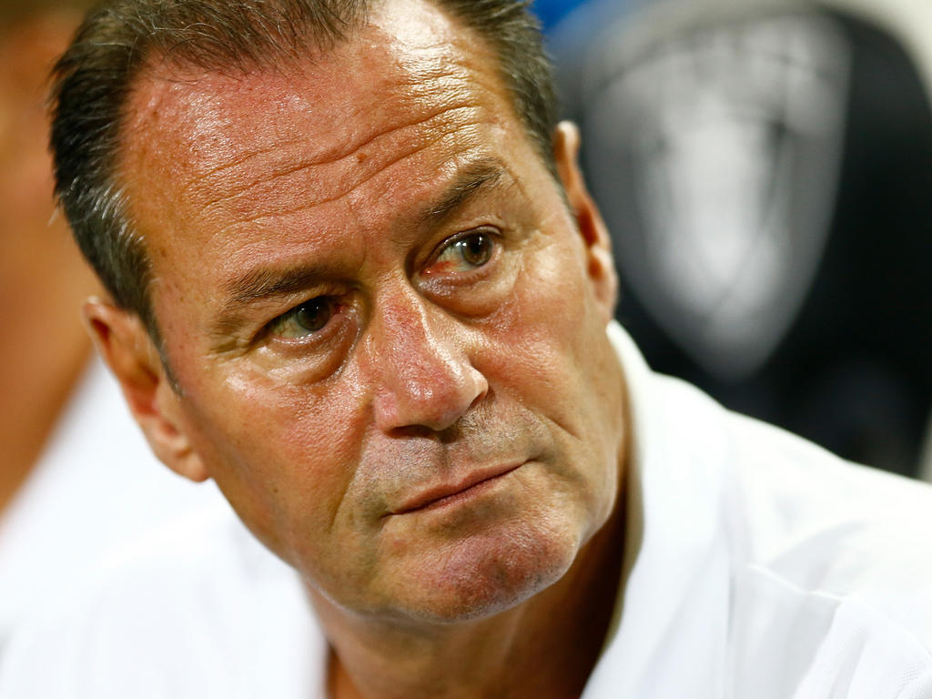 Thomas Schneider wird beim VfB Stuttgart von Huub Stevens (Bild) ersetzt Thomas Schneider wird beim VfB Stuttgart von Huub Stevens (Bild) ersetzt