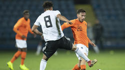 Orkun Kökcu (r.) machte sieben Länderspiele für die U19 der Niederlande
