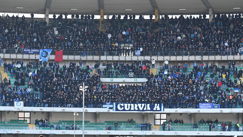 Die Anhänger von Hellas Verona sorgten vor dem Spiel gegen den SSC Neapel für eine skandalöse Aktion