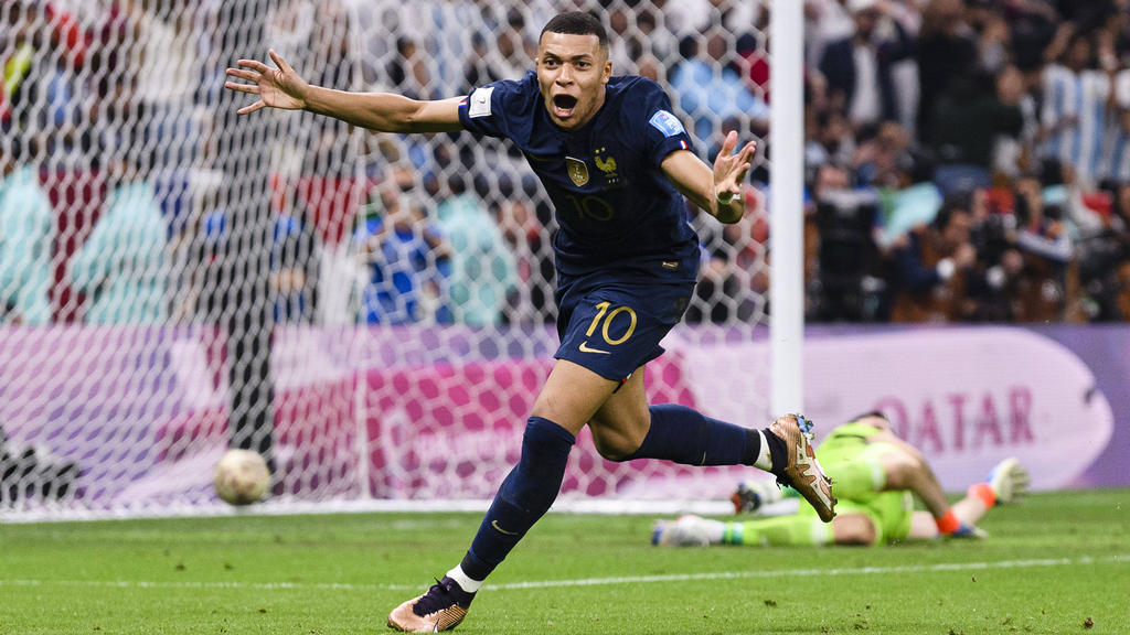 Kylian Mbappé traf im WM-Finale dreimal für Frankreich Kylian Mbappé traf im WM-Finale dreimal für Frankreich