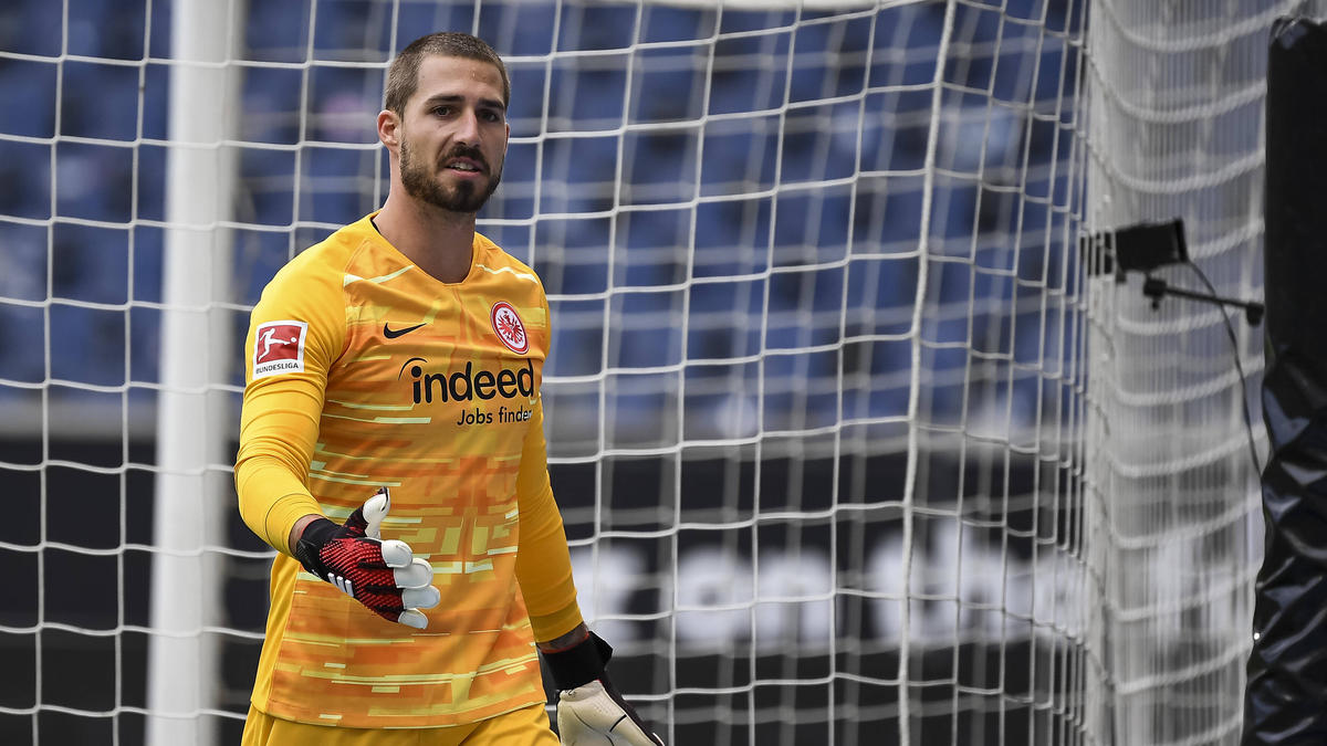 Eintracht Frankfurts Torwart Kevin Trapp verteidigt seinen Trainer Eintracht Frankfurts Torwart Kevin Trapp verteidigt seinen Trainer