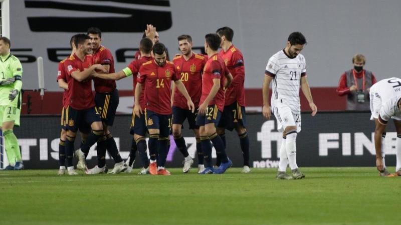 Enttäuschung bei Neuer und Co., Jubel bei Spanien: 6:0 fertigte der Gastgeber das DFB-Team ab Enttäuschung bei Neuer und Co., Jubel bei Spanien: 6:0 fertigte der Gastgeber das DFB-Team ab