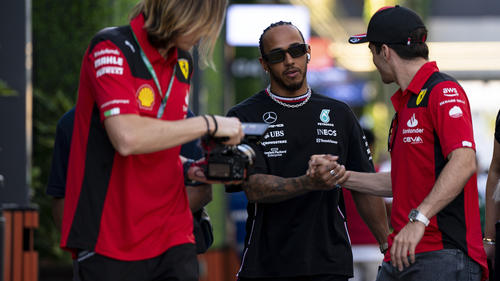 Wechselt Hamilton innerhalb der Formel 1 zu Ferrari?