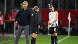 DFB-Kapitänin Alexandra Popp musste die Regenbogenbinde abnehmen