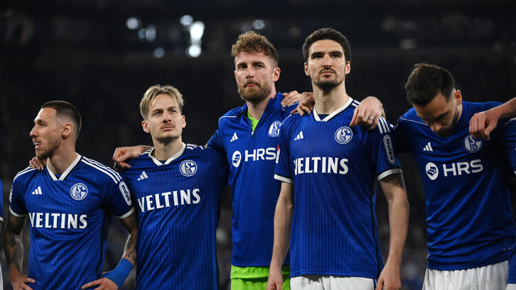 Verlässt Ralf Fährmann (M.) den FC Schalke 04?
