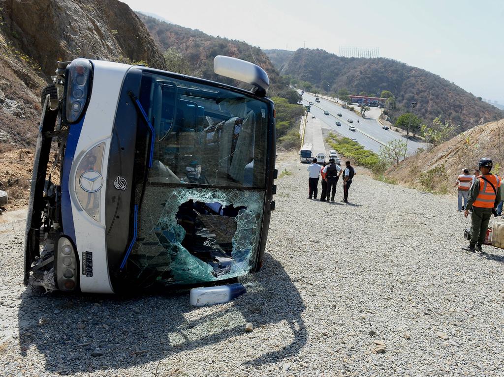 Así quedó el autobús de Huracán tras el accidente en Venezuela. (Foto: Getty)