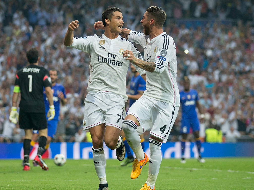 Sergio Ramos (r.) will weiter mit Cristiano Ronaldo zusammen spielen Sergio Ramos (r.) will weiter mit Cristiano Ronaldo zusammen spielen