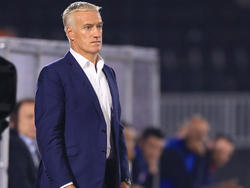 Didier Deschamps vio con preocupación el duelo en el que cayó su equipo. (Foto: Getty)