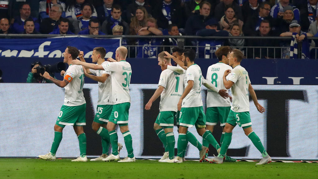 Werder Bremen jubelt nach zwei Treffern von Maximilian Eggestein (M.)