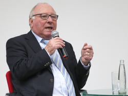Uwe Seeler wurde am Rücken operiert
