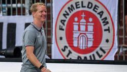 Timo Schultz nimmt wieder auf der Bank des FC St. Pauli Platz