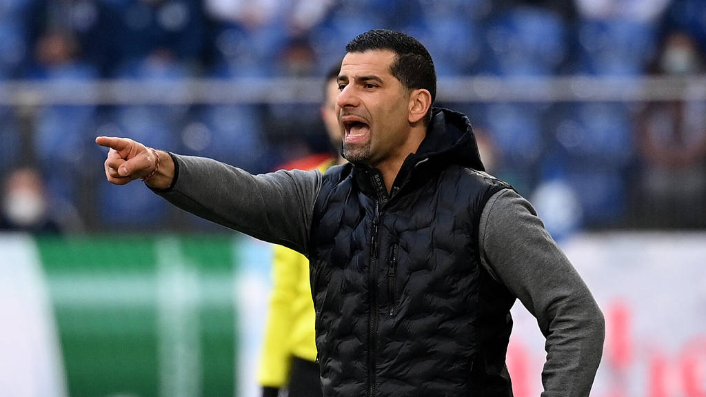 Dimitrios Grammozis wurde von seinen Aufgaben als Cheftrainer des FC Schalke 04 entbunden Dimitrios Grammozis wurde von seinen Aufgaben als Cheftrainer des FC Schalke 04 entbunden