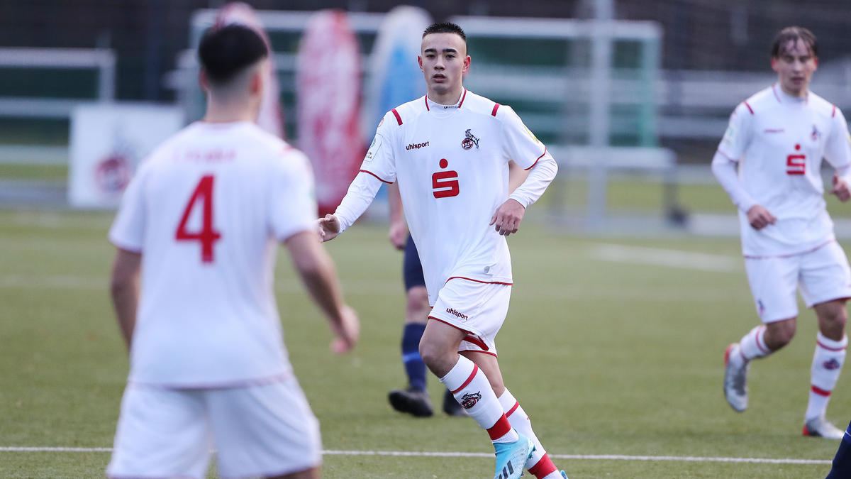 Der 1. FC Köln stattet Jens Castrop mit Profivertrag aus Der 1. FC Köln stattet Jens Castrop mit Profivertrag aus
