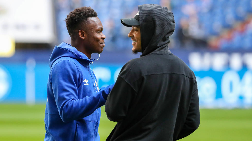 Rabbi Matondo vom FC Schalke 04 (l.) und Jadon Sancho vom BVB spielten in der Jugend für Manchester City