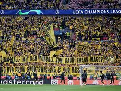 Dortmund Fans protestierten vor dem Spiel gegen den Rheinmetall-Deal.