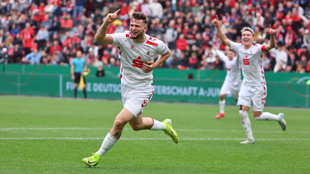 Stapelmann traf zum 5:4 für den 1. FC Köln Stapelmann traf zum 5:4 für den 1. FC Köln