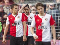 Feyenoorder Mitchell te Vrede (l.), Graziano Pellè (m.) en Daryl Janmaat (r.) druipen teleurgesteld af na de 1-2 nederlaag tegen Ajax. (2-3-2014)
