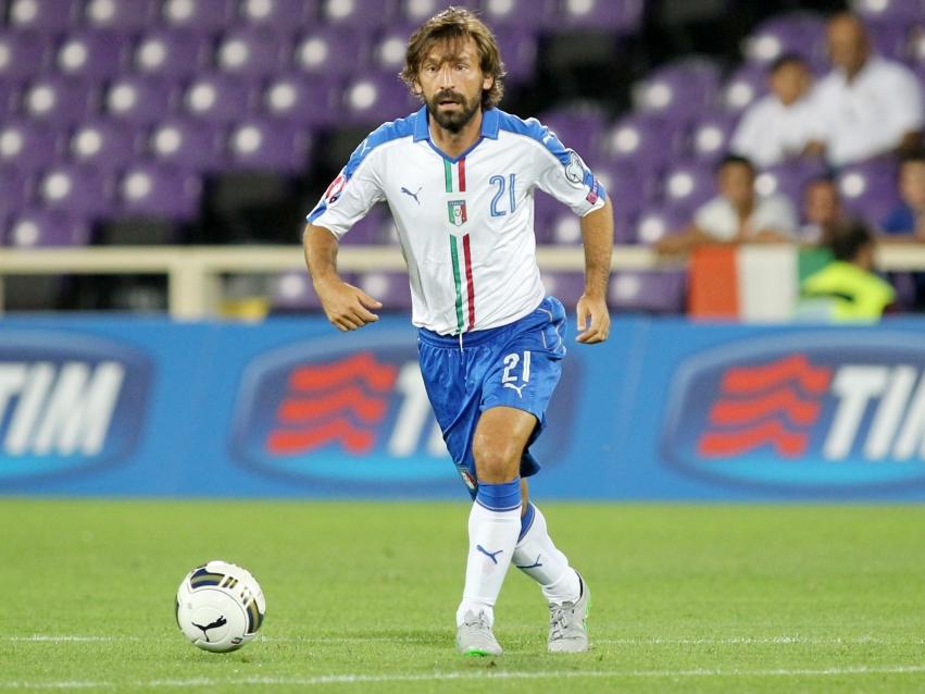 Andrea Pirlo houdt het overzicht tijdens de EK-kwalificatiewedstrijd tussen Italië en Malta. (03-09-2015) Andrea Pirlo houdt het overzicht tijdens de EK-kwalificatiewedstrijd tussen Italië en Malta. (03-09-2015)