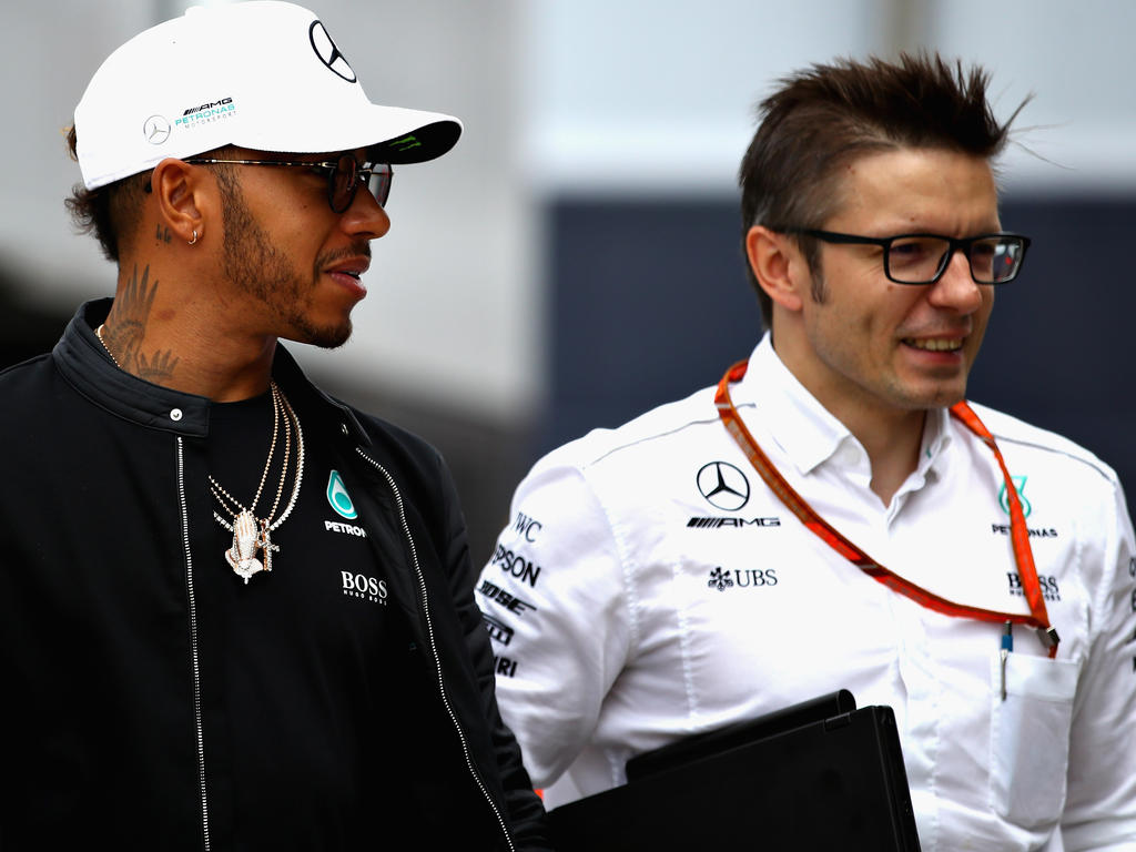 Lewis Hamilton (l.) und Renningenieur Peter Bonnington sind ein eingespieltes Team Lewis Hamilton (l.) und Renningenieur Peter Bonnington sind ein eingespieltes Team