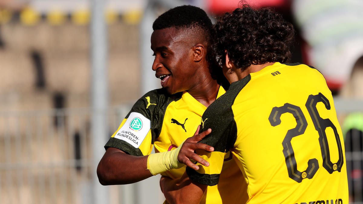 Youssoufa Moukoko wird beim BVB befördert Youssoufa Moukoko wird beim BVB befördert