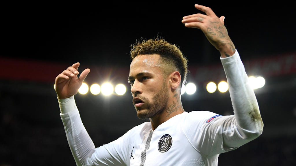 Ligue 1 News Neymar Returns To Psg Training With Future Still